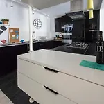 Duplex With Terrace In Alfama, 아파트 리스본