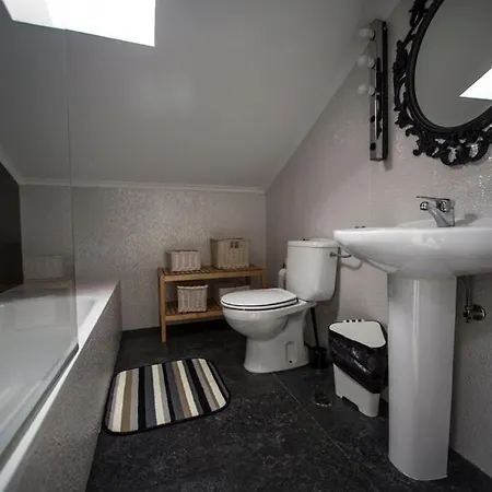 Appartement Duplex With Terrace In Alfama, Lissabon