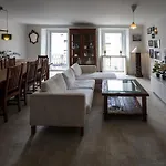 Duplex With Terrace In Alfama, דירה